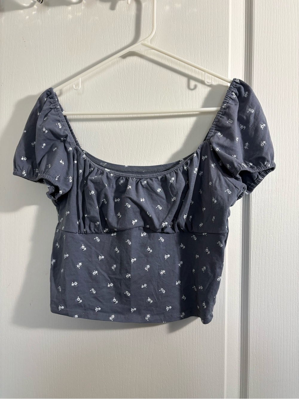 Hollister Floral Puff Sleeve Crop Top (L)